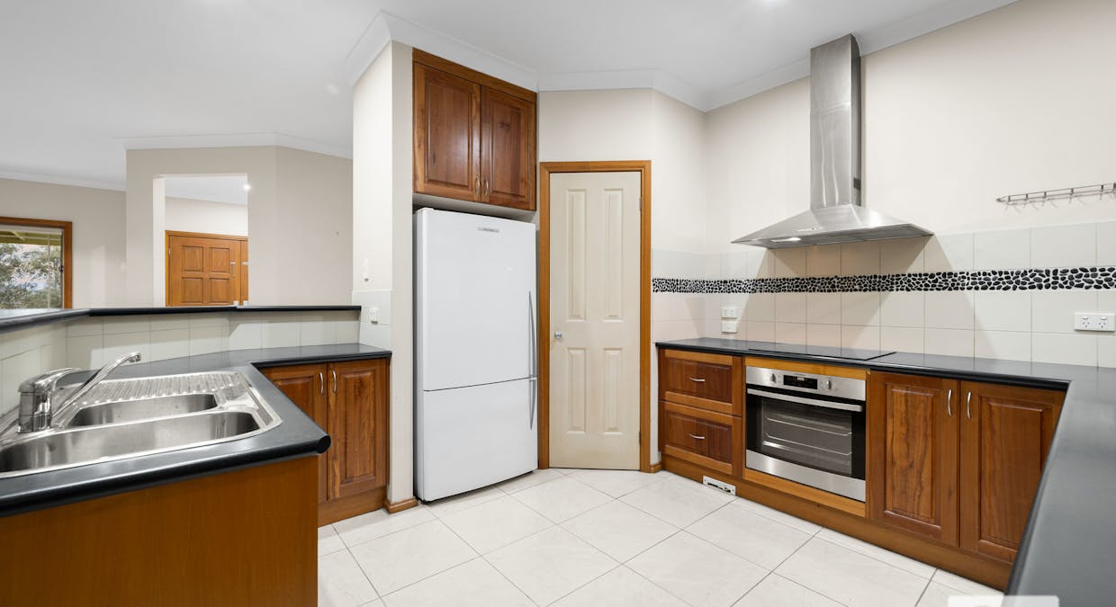 26 Jillamatong Drive, Staghorn Flat, VIC, 3691 - Image 3