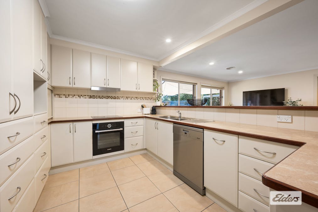13 Kiewa Valley Court, Tangambalanga, VIC, 3691 - Image 3