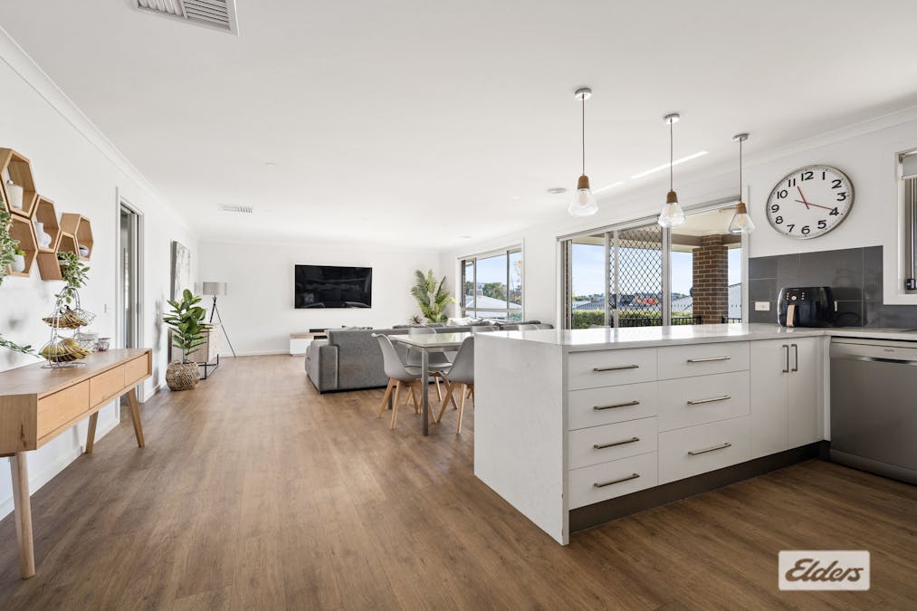 13 Coverdale Drive, Wodonga, VIC, 3690 - Image 3