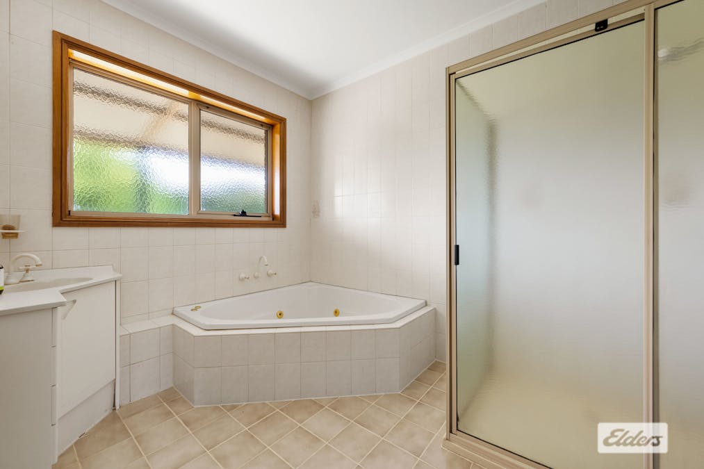 419 Kiewa East Road, Tangambalanga, VIC, 3691 - Image 14