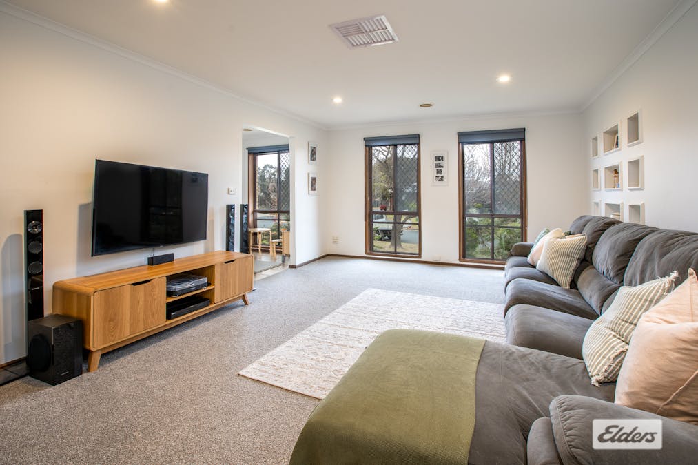 8 Rowen Court, Lavington, NSW, 2641 - Image 2
