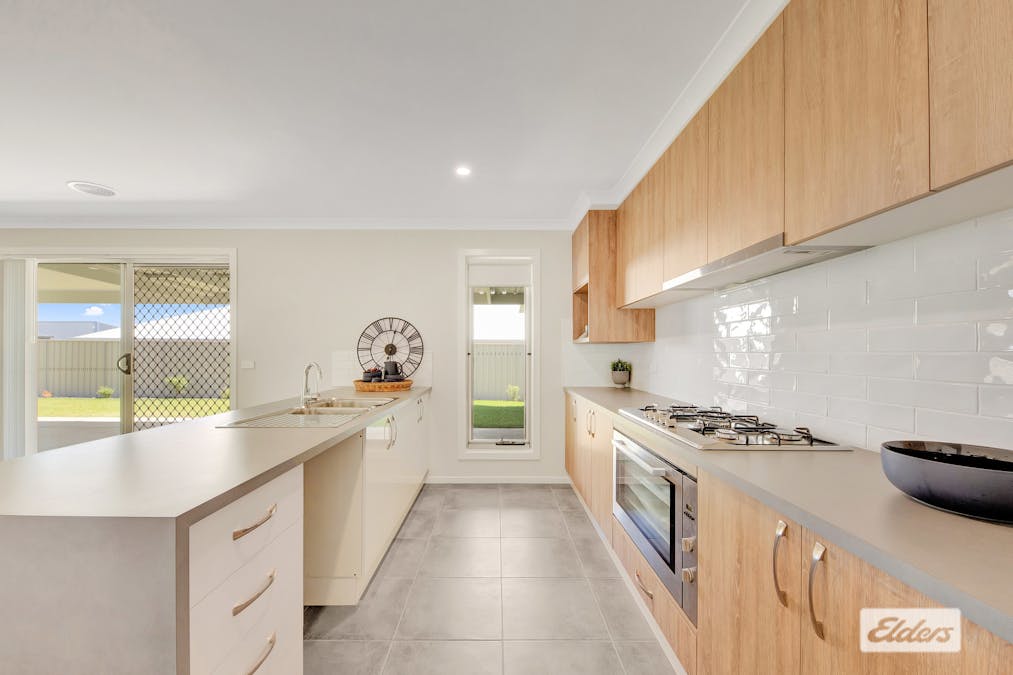 14 Keysor Way, Wodonga, VIC, 3690 - Image 2