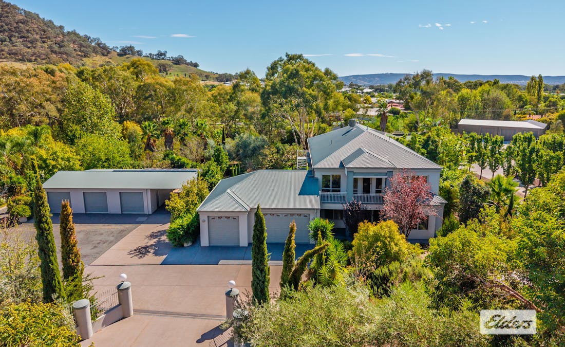 10 Innisfree Drive, West Wodonga, VIC, 3690 - Image 1