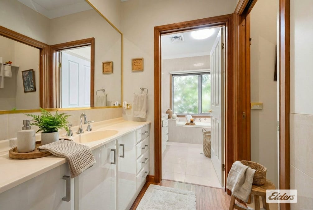 10 Innisfree Drive, West Wodonga, VIC, 3690 - Image 12