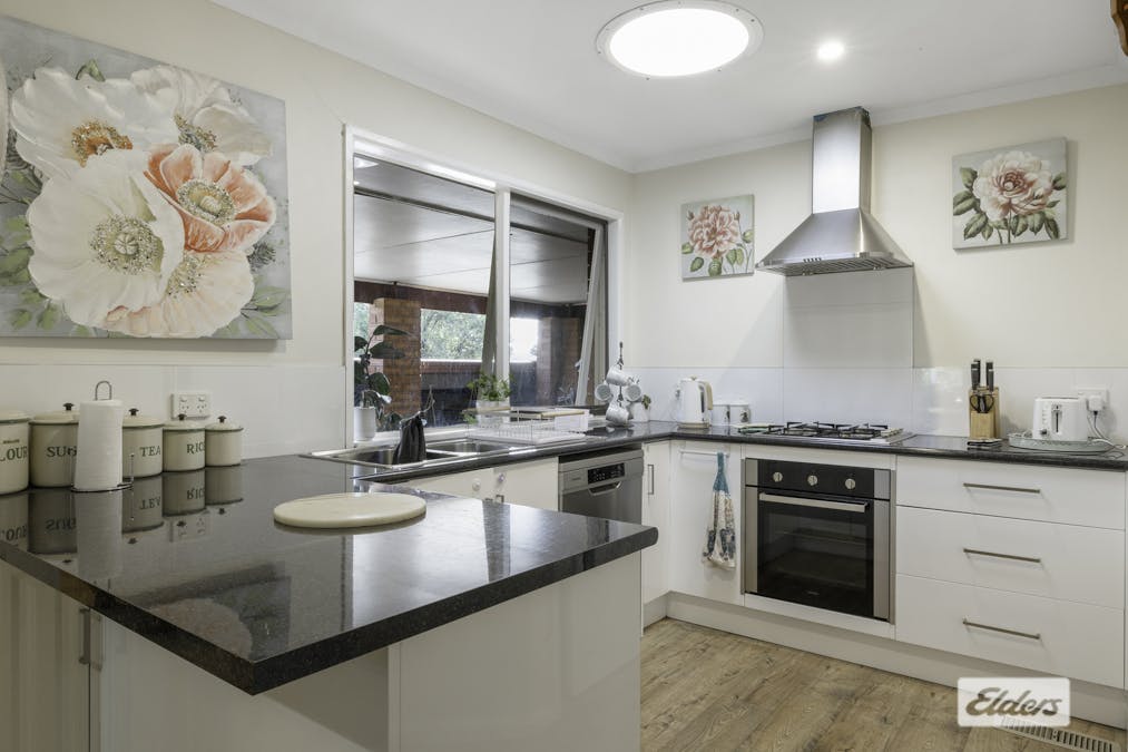 4 Cook Place, Wodonga, VIC, 3690 - Image 2