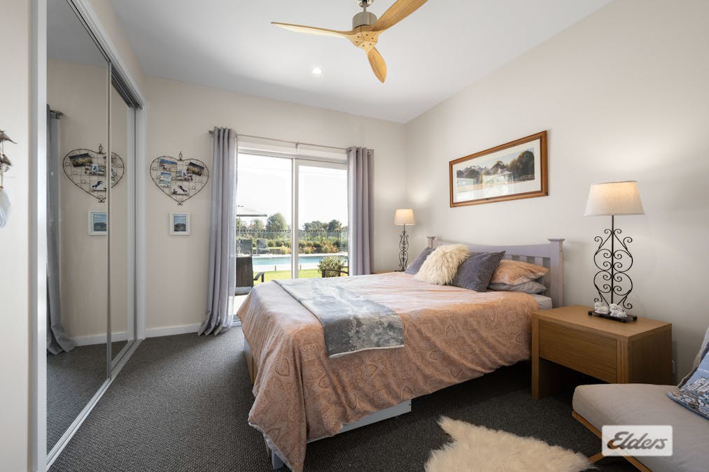 64 Whitestone Place, West Wodonga, VIC, 3690 - Image 18