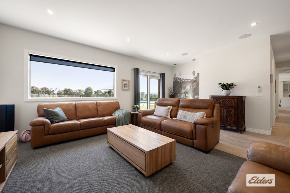 64 Whitestone Place, West Wodonga, VIC, 3690 - Image 24