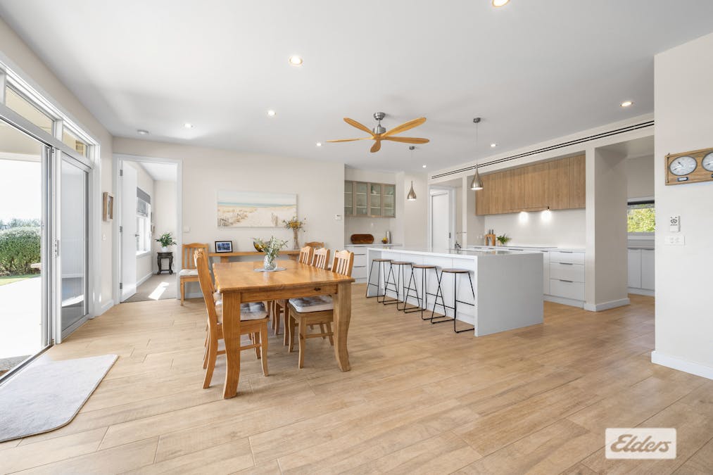 64 Whitestone Place, West Wodonga, VIC, 3690 - Image 7