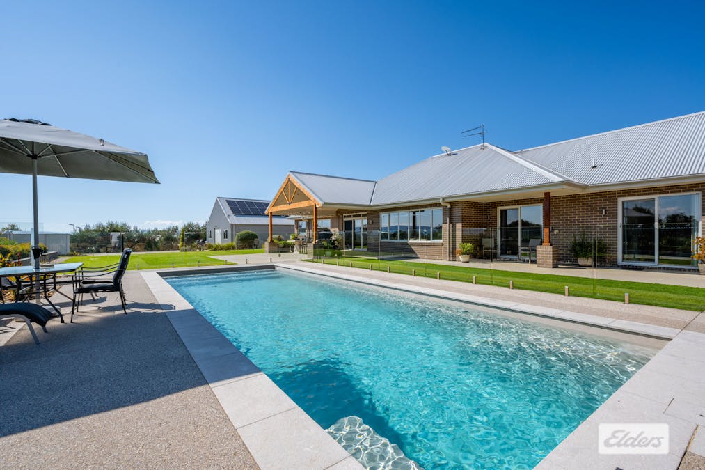 64 Whitestone Place, West Wodonga, VIC, 3690 - Image 29