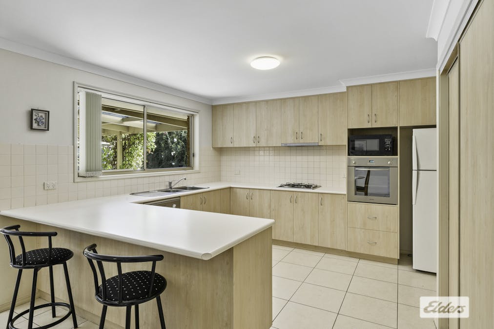 33 Townsend Street, Howlong, NSW, 2643 - Image 2
