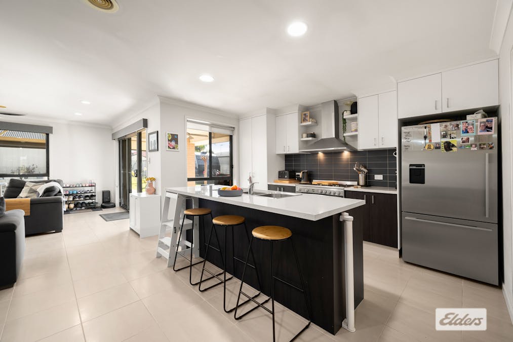17 Tower Place, Rutherglen, VIC, 3685 - Image 3