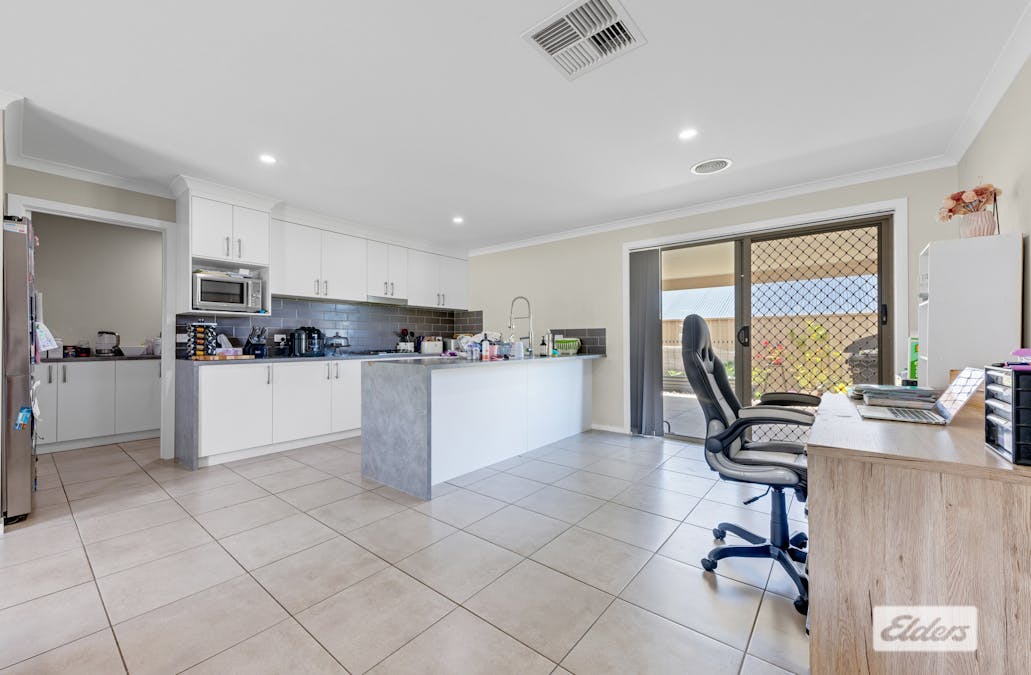 49 Ruthven Circuit, Wodonga, VIC, 3690 - Image 3