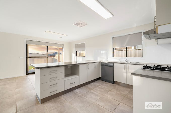 12 Badcoe Avenue, Wodonga, VIC, 3690 - Image 2