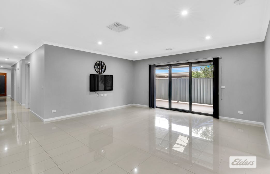 34 Brewer Drive, West Wodonga, VIC, 3690 - Image 8