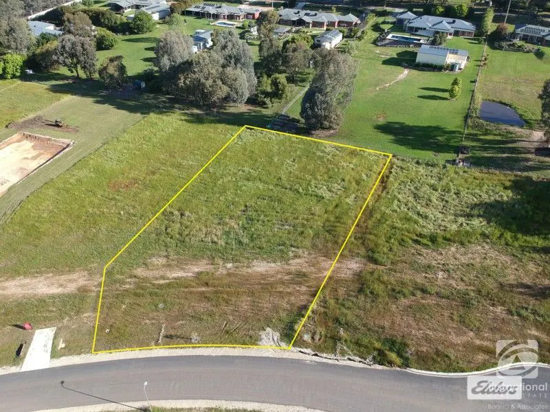 12 Eagleton Place, West Wodonga, VIC, 3690 - Image 1