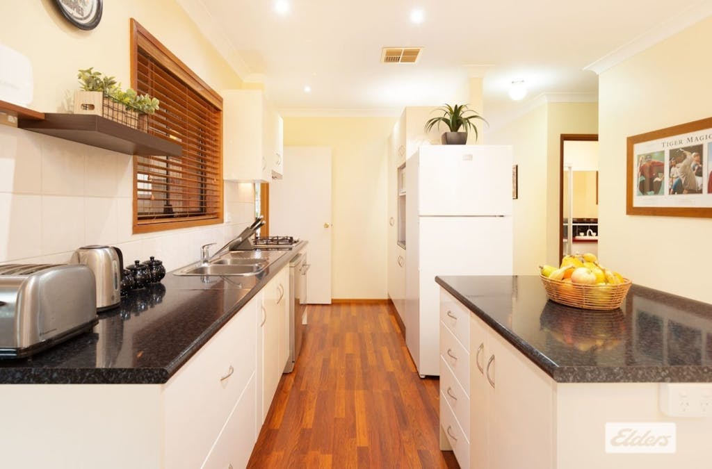 5 Hales Court, West Wodonga, VIC, 3690 - Image 5