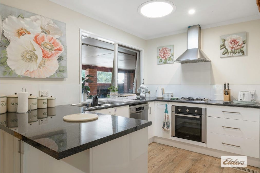 4 Cook Place, Wodonga, VIC, 3690 - Image 2