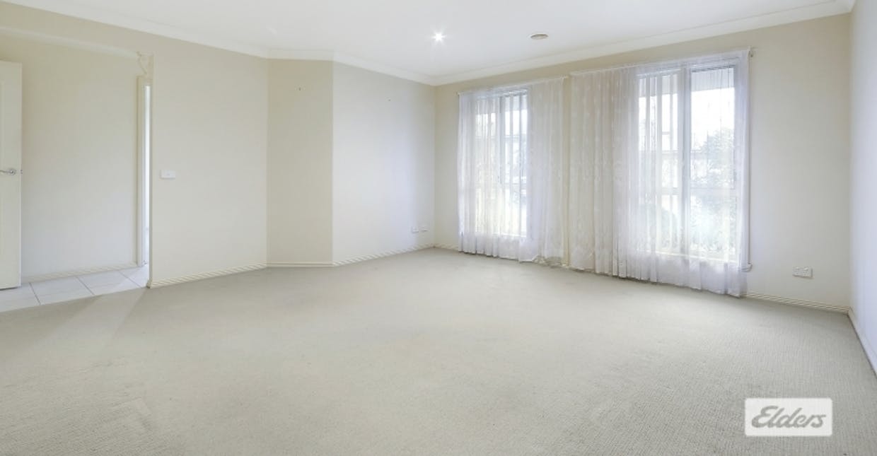 17 Innisbrook Avenue, Wodonga, VIC, 3690 - Image 2