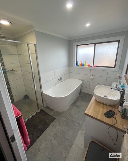 2 Holmes Court, Wodonga, VIC, 3690 - Image 11