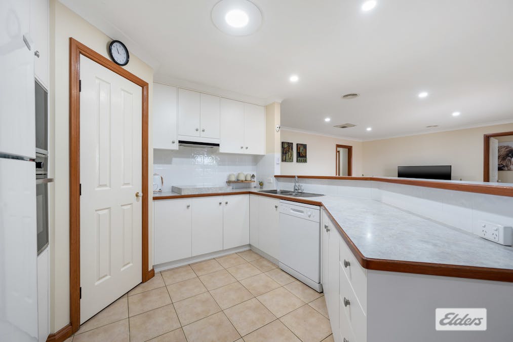 12 MacKenzie Crescent, Wodonga, VIC, 3690 - Image 3