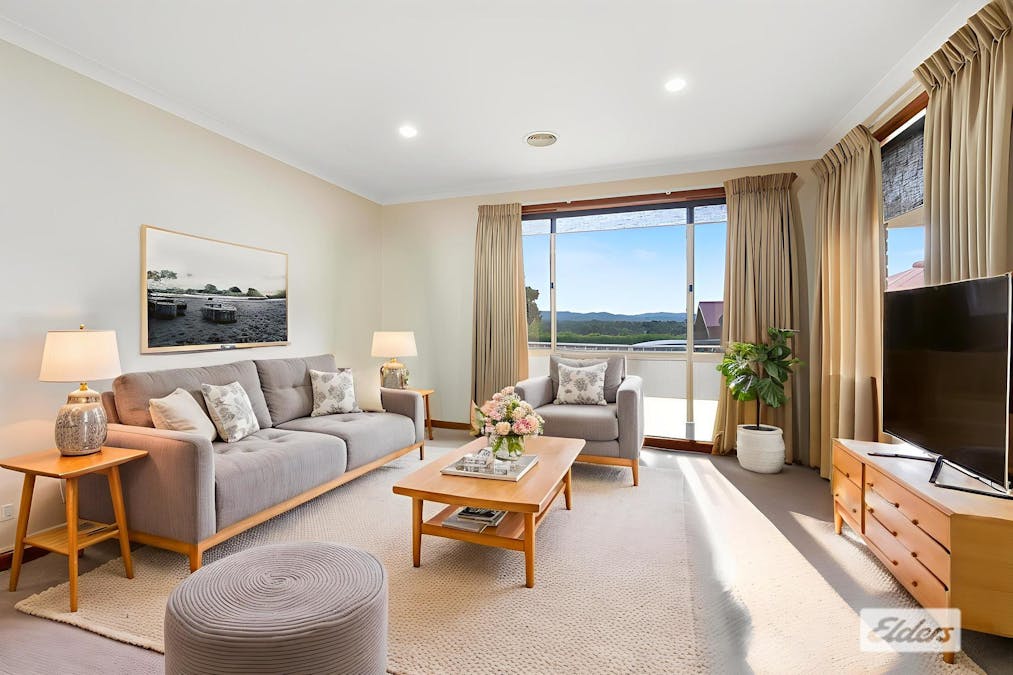 12 MacKenzie Crescent, Wodonga, VIC, 3690 - Image 2