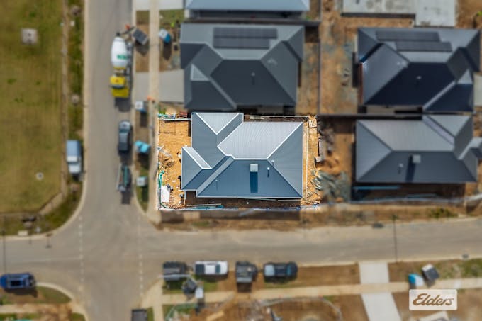 18 Unaipon Street, Leneva, VIC, 3691 - Image 1