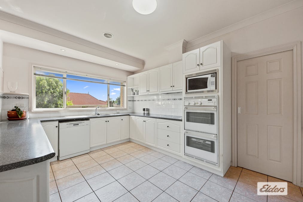 13 Argyle Way, Wodonga, VIC, 3690 - Image 3