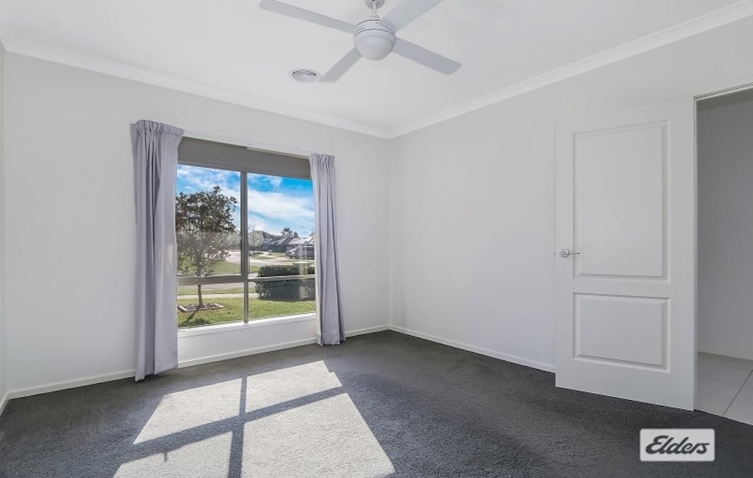 11 Gurney Crescent, Wodonga, VIC, 3690 - Image 2