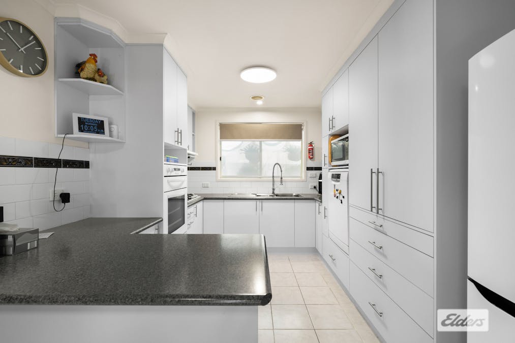 11 Sonia Court, West Wodonga, VIC, 3690 - Image 6