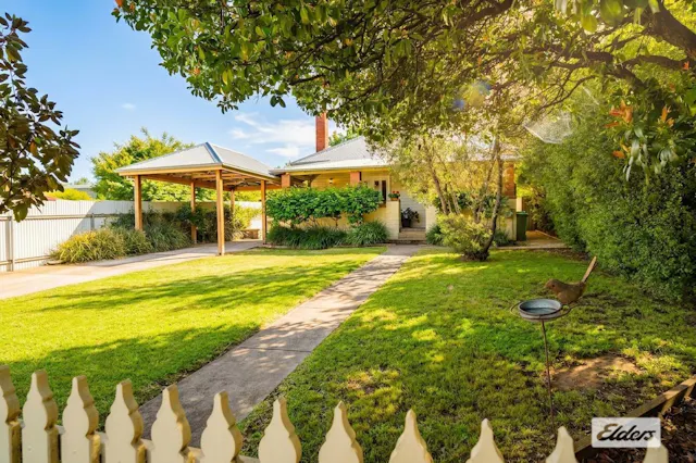 4 Windham Street — photo from Elders Real Estate Albury/Wodonga