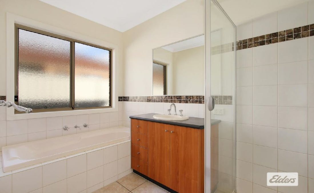 4 Cromer Fairway, West Wodonga, VIC, 3690 - Image 7