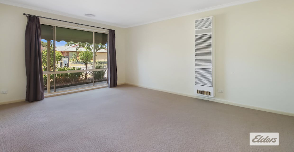 4 Hook Court, West Wodonga, VIC, 3690 - Image 2