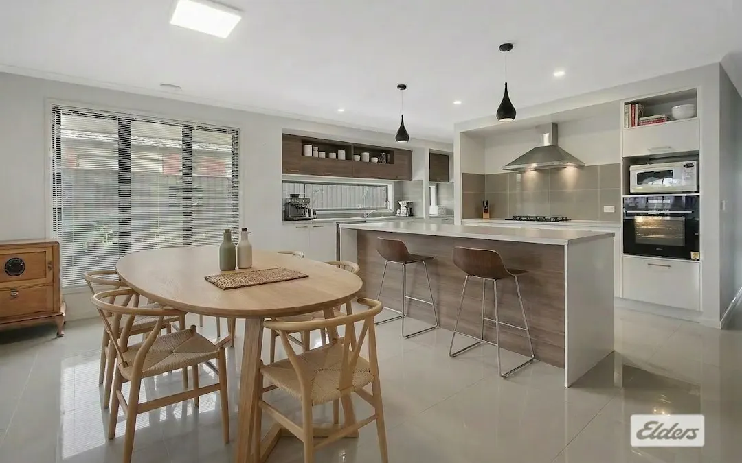 21 Hampshire Boulevard , Leneva, VIC, 3691 - Image 2