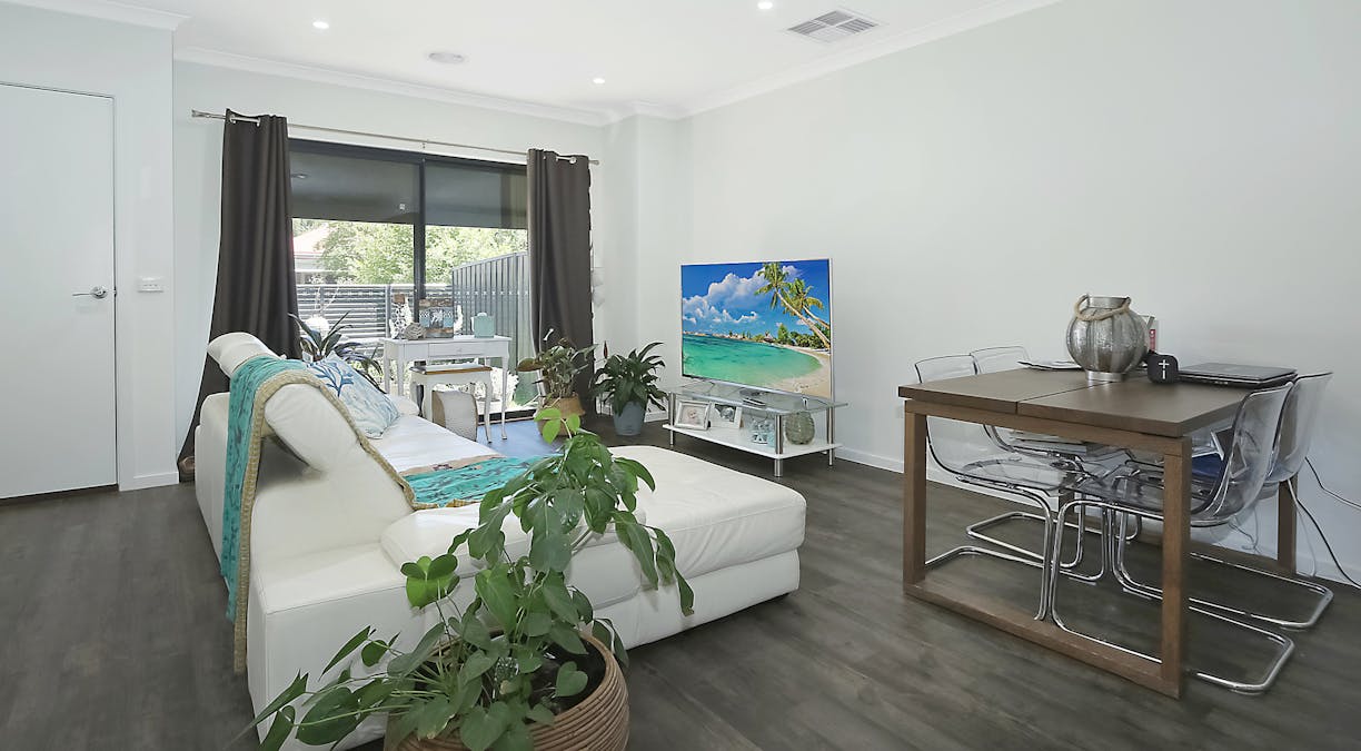 876 Frauenfelder Street, Albury, NSW, 2640 - Image 2
