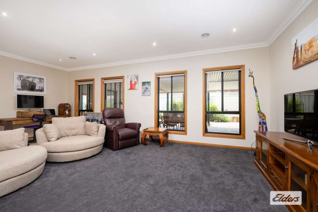 2 Lucas Court, West Wodonga, VIC, 3690 - Image 8