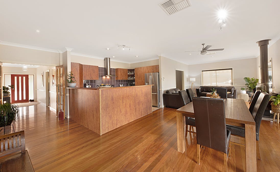 18 Jevington Drive, Wodonga, VIC, 3690 - Image 2