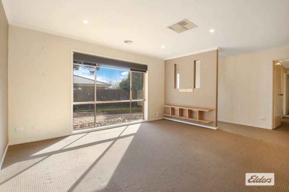 8 Thrush Court, Wodonga, VIC, 3690 - Image 2