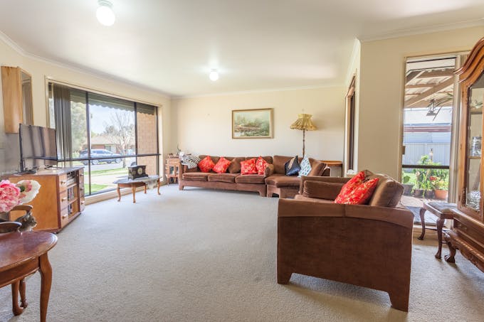 15 Aberdeen Drive, Wodonga, VIC, 3690 - Image 2