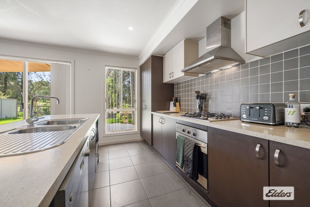 22 Innisbrook Avenue, West Wodonga, VIC, 3690 - Image 2