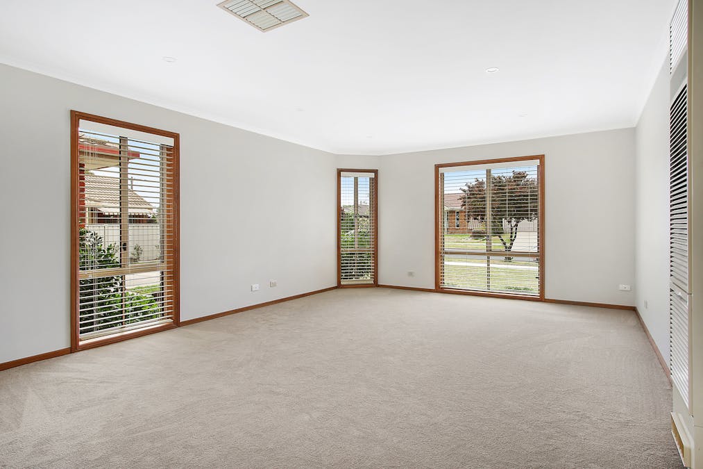 2/36 Mayfair Drive, West Wodonga, VIC, 3690 - Image 3