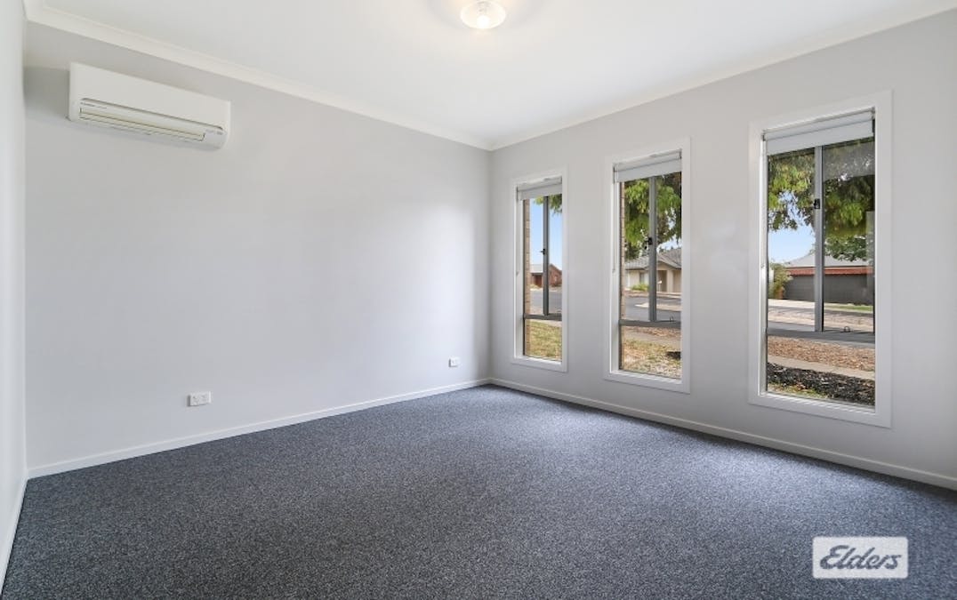 27 Maygar Avenue, Wodonga, VIC, 3690 - Image 2