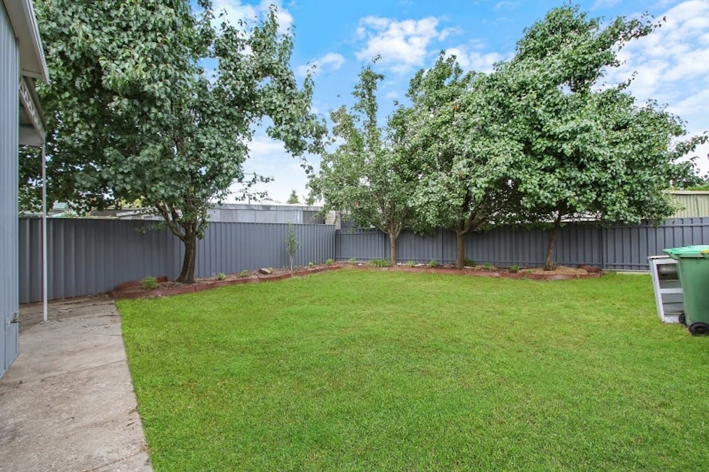 21 Mulqueeny Street, Wodonga, VIC, 3690 - Image 2