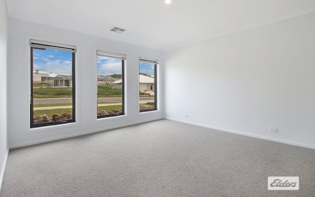 31 Cardiff Drive, Wodonga, VIC, 3690 - Image 2