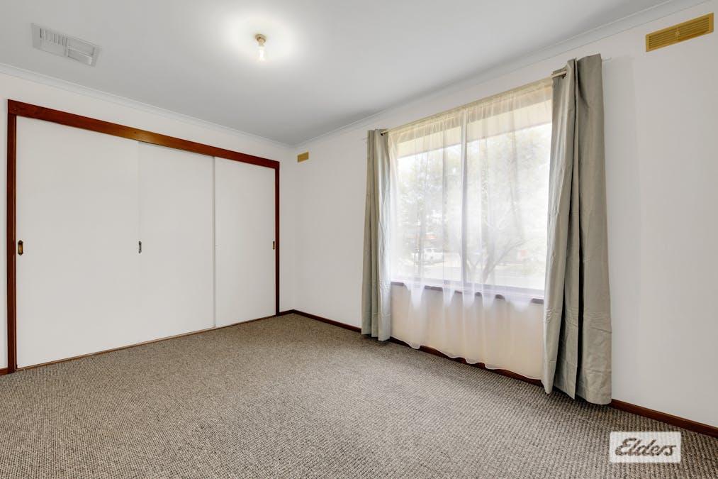 27 Gayview Drive, West Wodonga, VIC, 3690 - Image 4