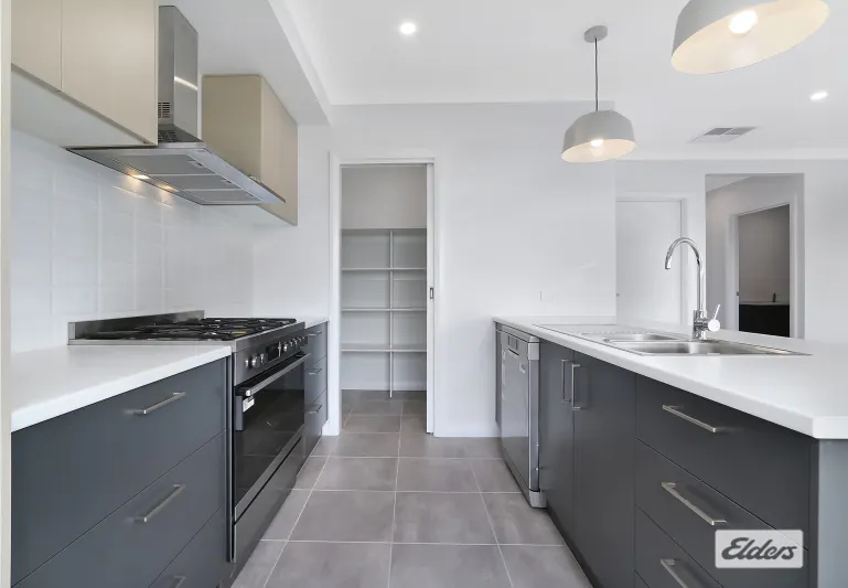 16 Stobie Crescent, Leneva, VIC, 3691 - Image 3