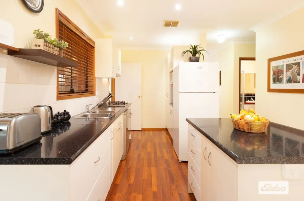 5 Hales Court, West Wodonga, VIC, 3690 - Image 5
