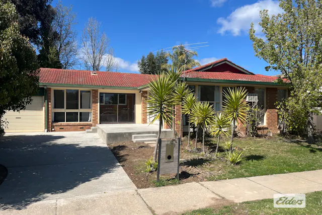 6 Amaroo Crescent — photo from Elders Real Estate Albury/Wodonga