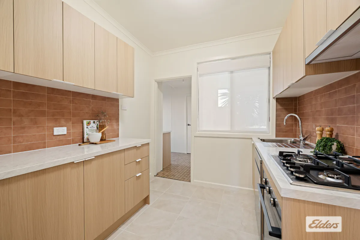 303 Clarence Street — photo 7 of 17