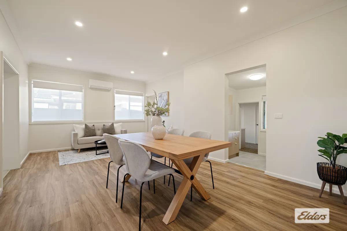 303 Clarence Street — photo 5 of 17
