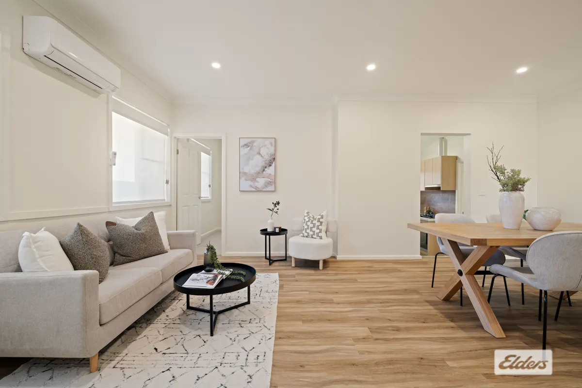 303 Clarence Street — photo 4 of 17